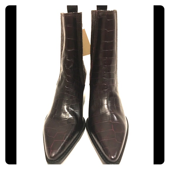 Zara Shoes - Zara burgundy colored cowboy style boots